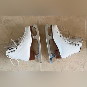 RIEDELL Stride Figure Skate - Size Junior 1-1/2